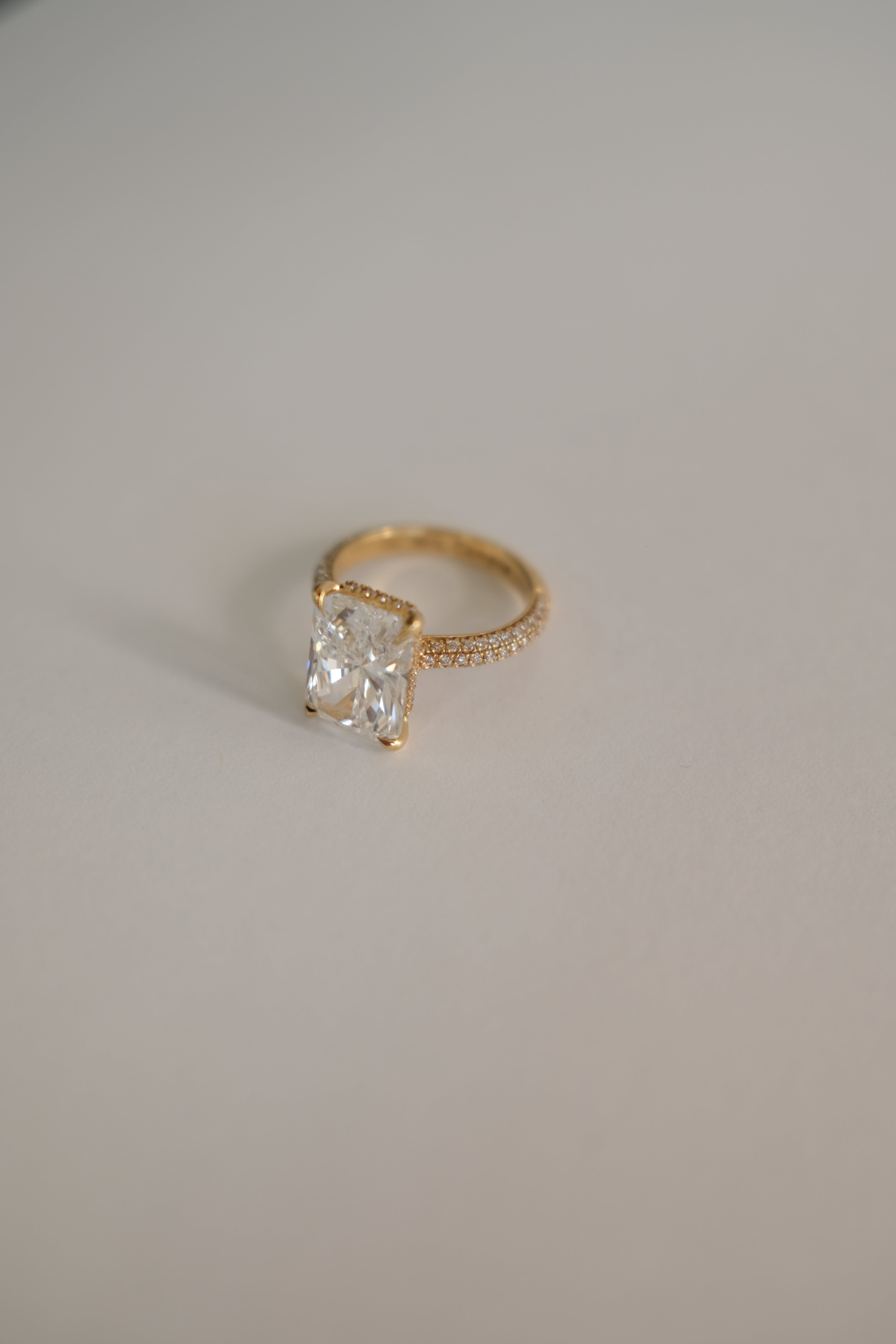 MR RC Solitaire diamond ring with melees on the band side profile